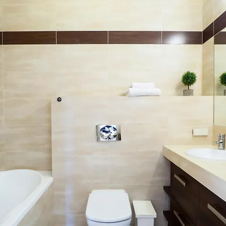 公寓 Golden Market Square - 3rooms, 90m2 Of Comfort & Quiet - As R502